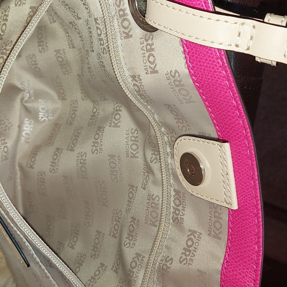 Michael Kors-Bucket Tote - Picture 7 of 7